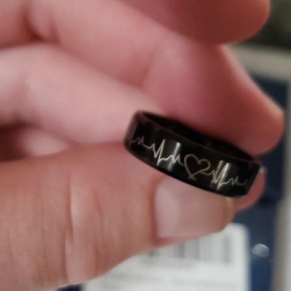 Matching ring set with Beating heart 💓 design. Female Size 8 Male is a 13 - Picture 2 of 5